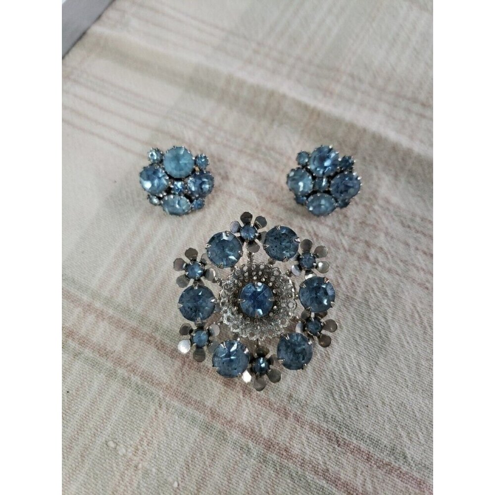 Vtg 50s 60s Brooch & Screw Back Earring Set, Blue Rhinestones, Silver Tone